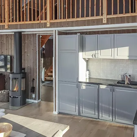 3 Bedroom Gorgeous In Brottum *