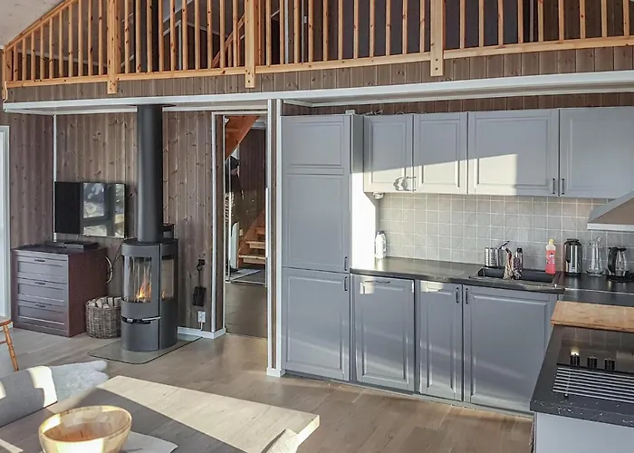 3 Bedroom Gorgeous In Brottum *