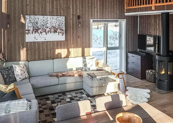 3 Bedroom Gorgeous In Brottum Casa de Férias