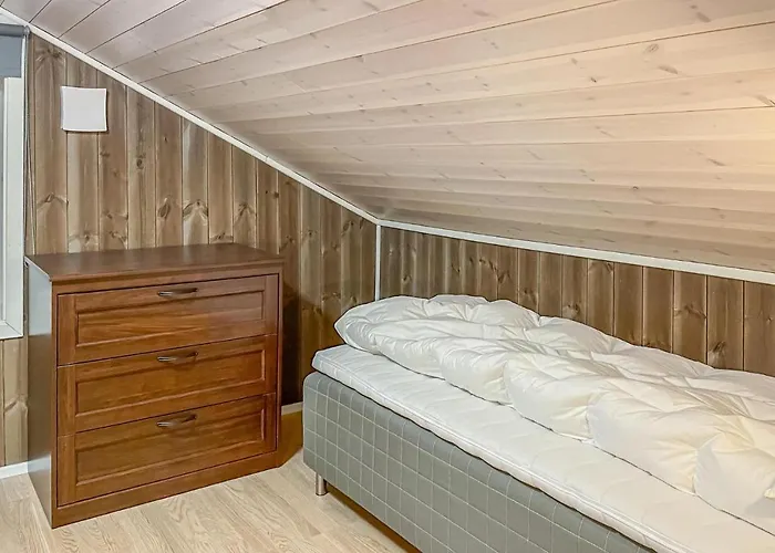 3 Bedroom Gorgeous In Brottum Casa de Férias